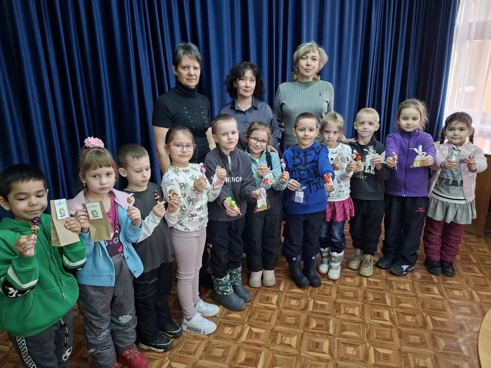 Эй, спешите вы сюда