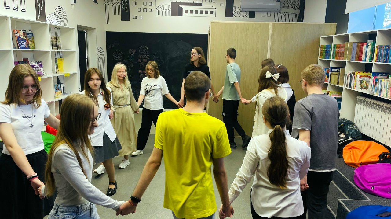 «Нейрокруг» в библиотеке: хороводы, учёные и неожиданная ясность в голове